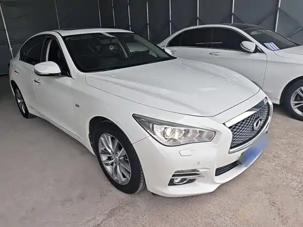 Infiniti Q50 2015