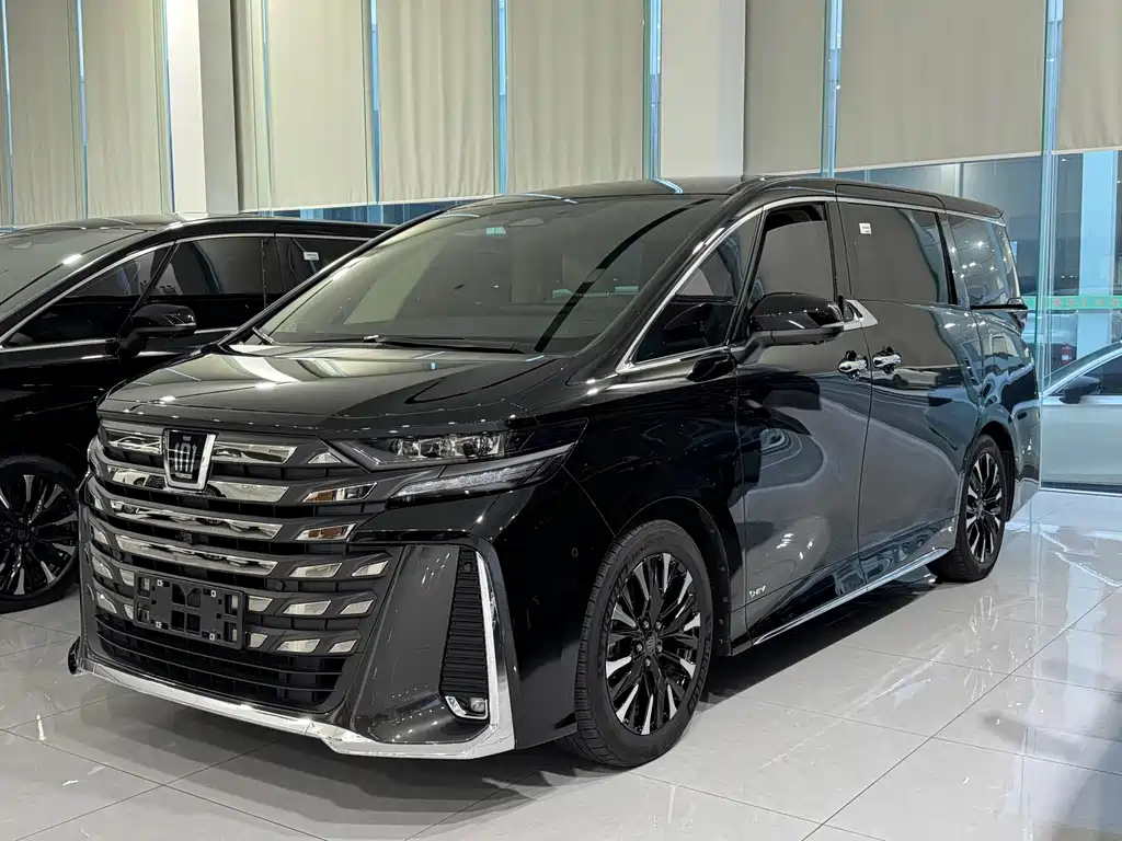 Toyota Vellfire 2024 — фото 1