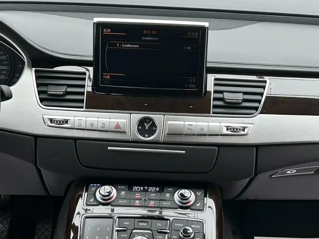 Audi A8 2014 — фото 16