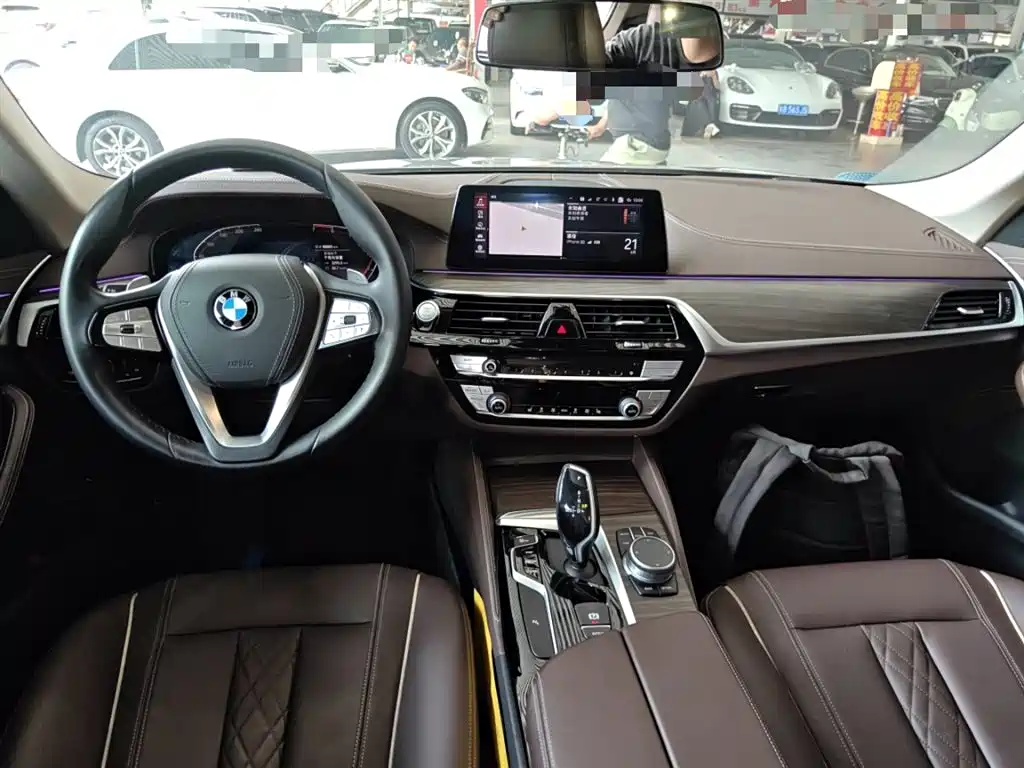 BMW 5 Series 2020 — фото 10