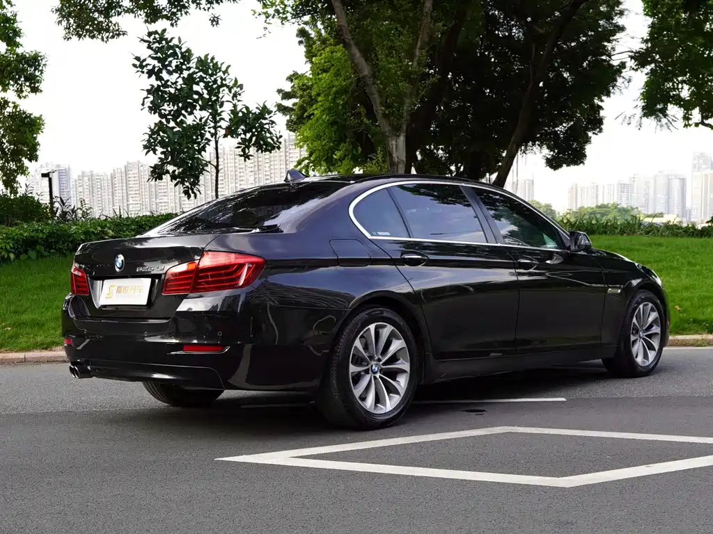 BMW 5 Series 2016 — фото 13