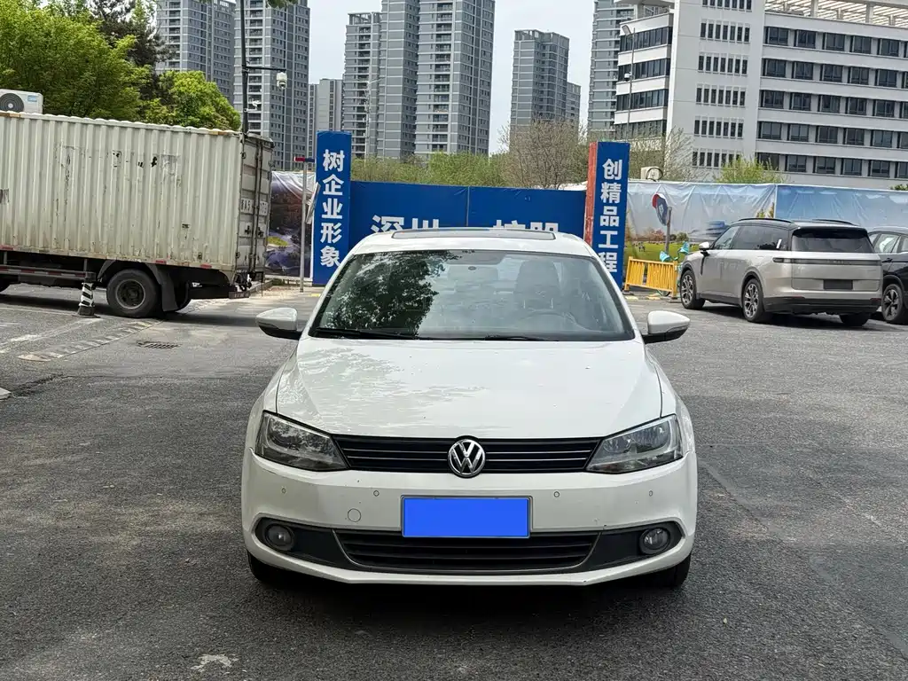 Volkswagen Sagitar 2015