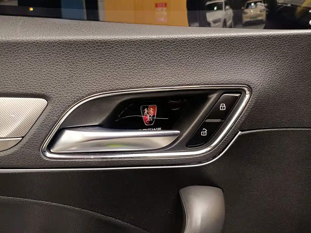 Roewe i6 New Energy 2018 — фото 8