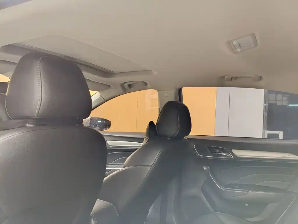Roewe i6 New Energy 2018 — фото 23