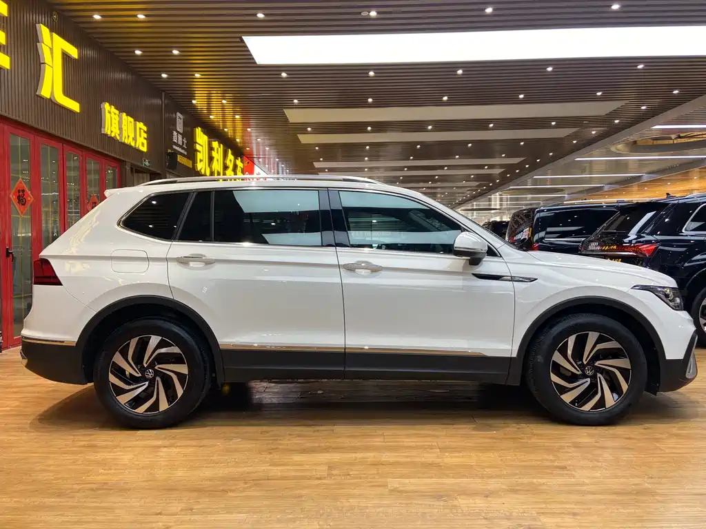 Volkswagen Tiguan L 2022 — фото 21