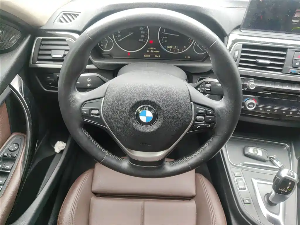 BMW 3 Series 2019 — фото 17