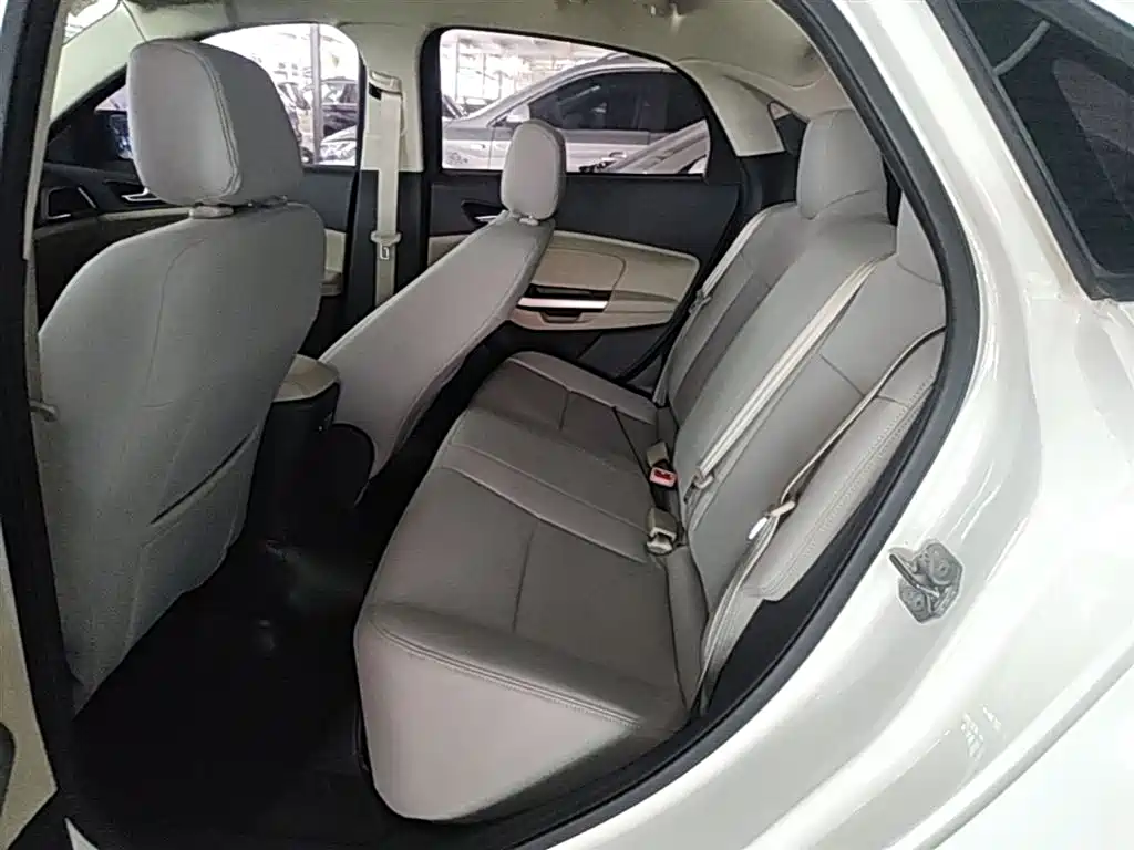 Ford Escort 2015 — фото 17