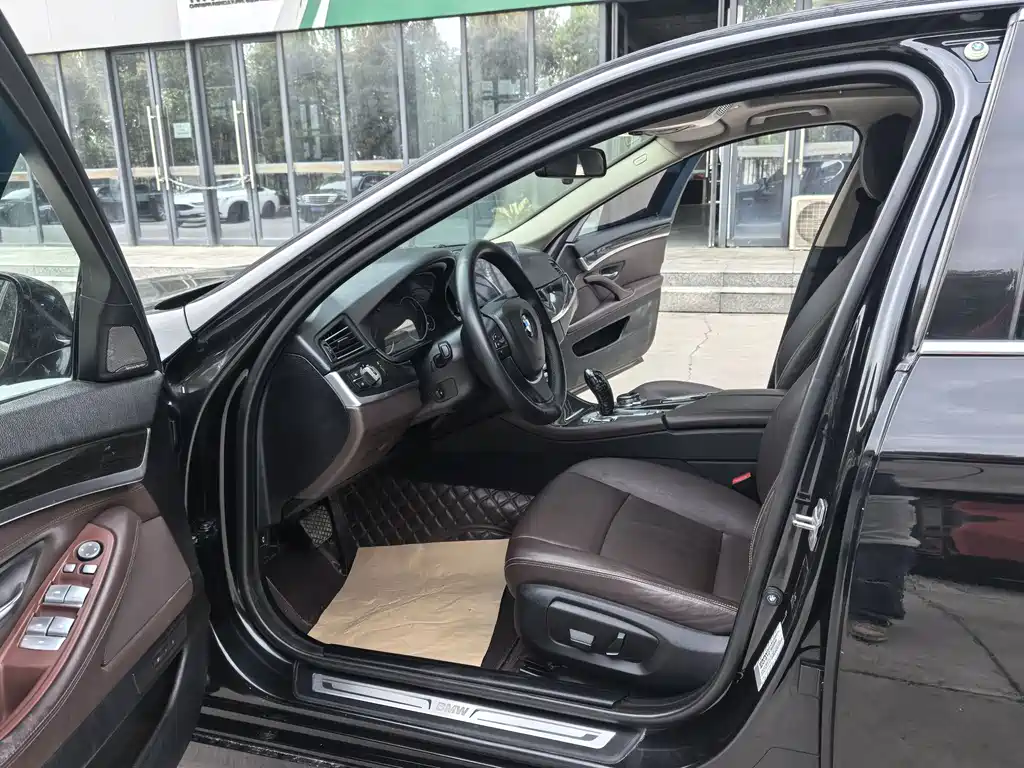 BMW 5 Series 2016 — фото 11