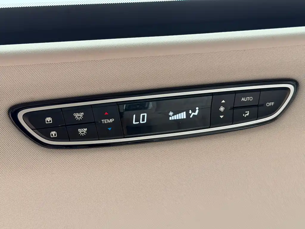 GAC Motor Trumpchi M8 2018 — фото 16