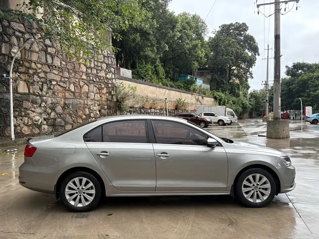 Volkswagen Sagitar 2016