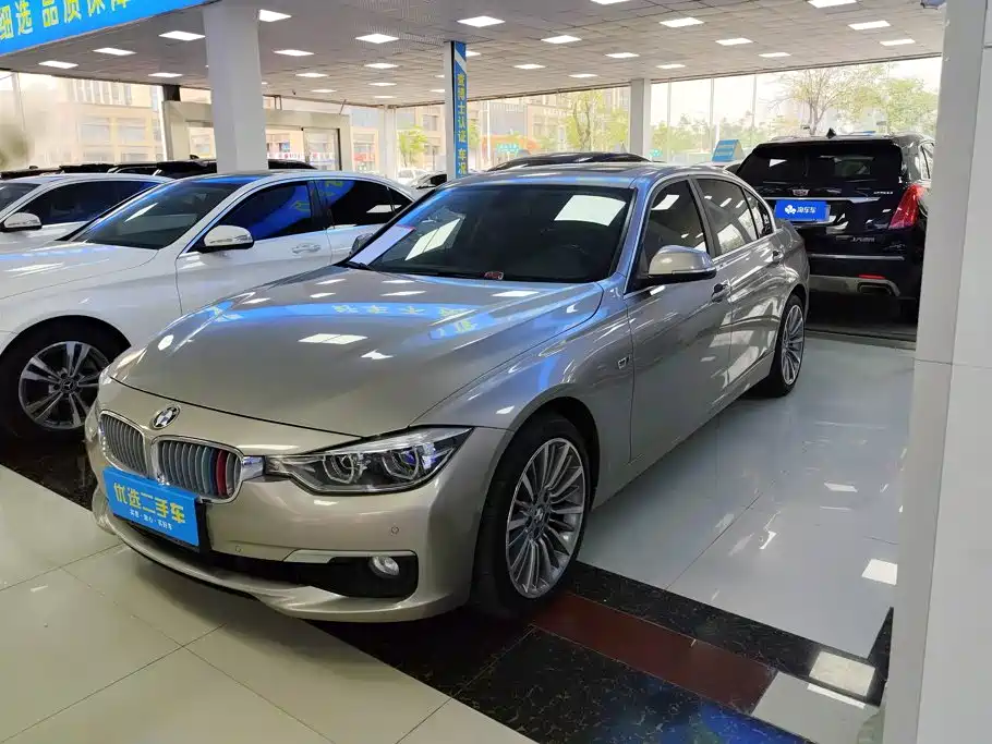 BMW 3 Series 2018 — фото 1