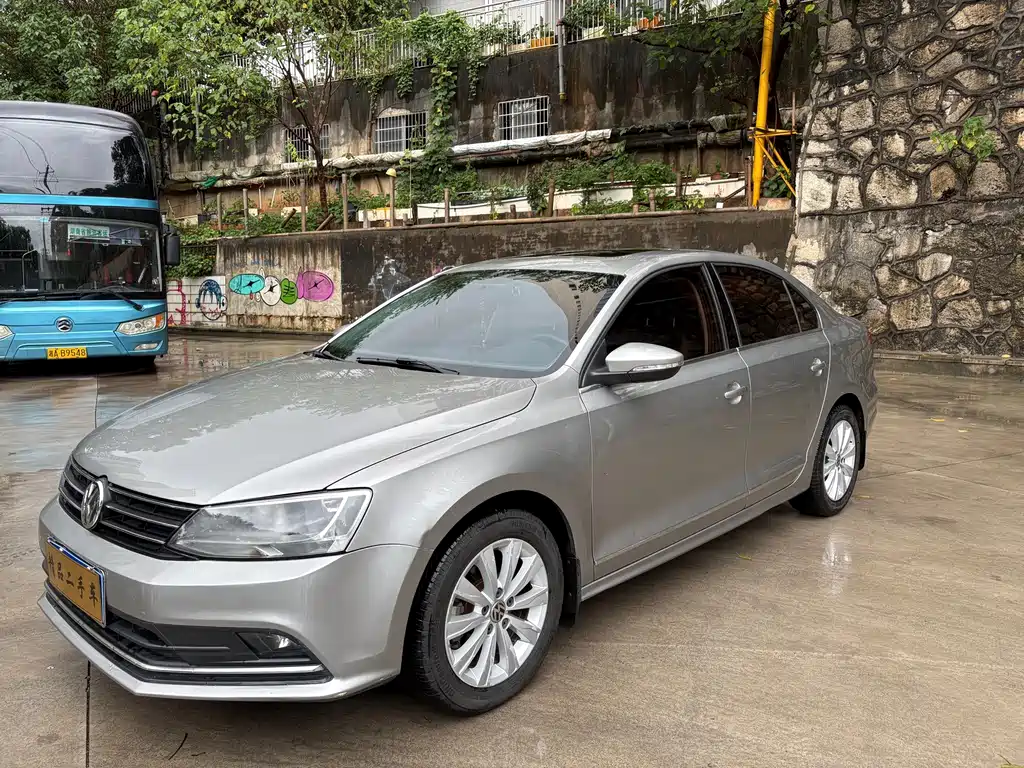 Volkswagen Sagitar 2016