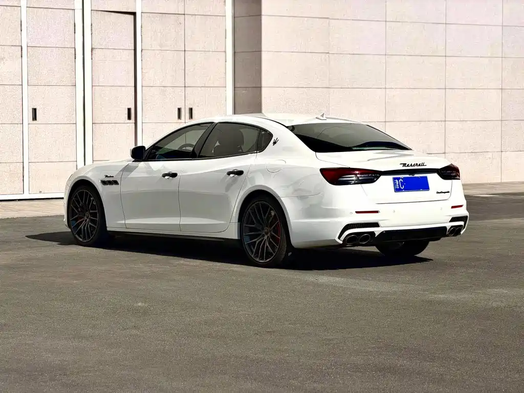 Maserati Quattroporte 2019 — фото 9