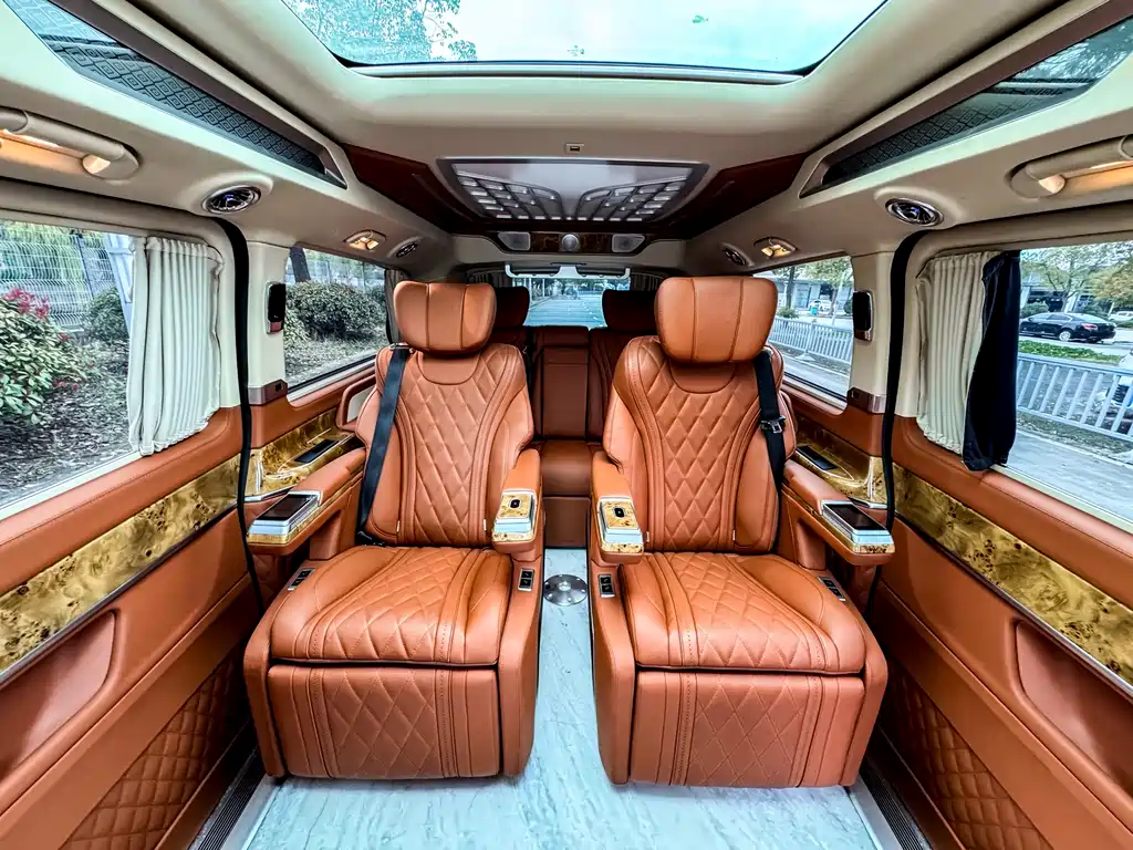 Mercedes-Benz V-Class 2023 — фото 2
