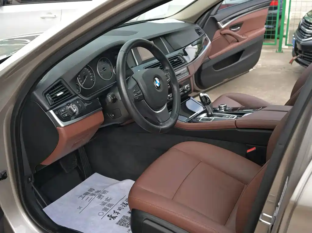 BMW 5 Series 2017 — фото 15