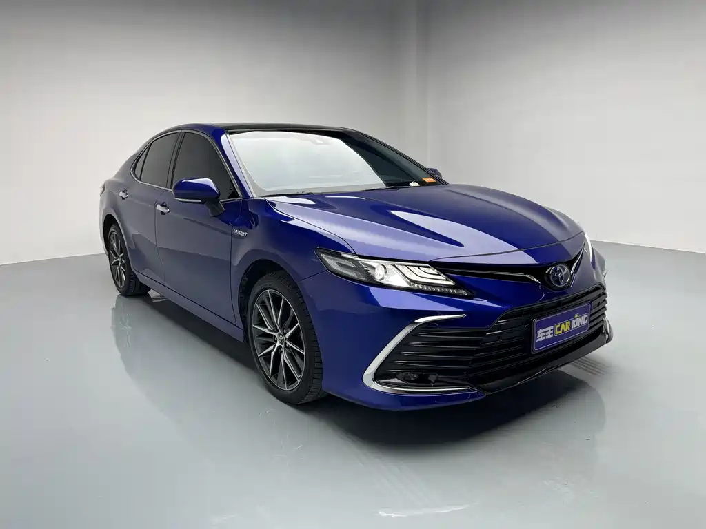 Toyota Camry 2023 — фото 3