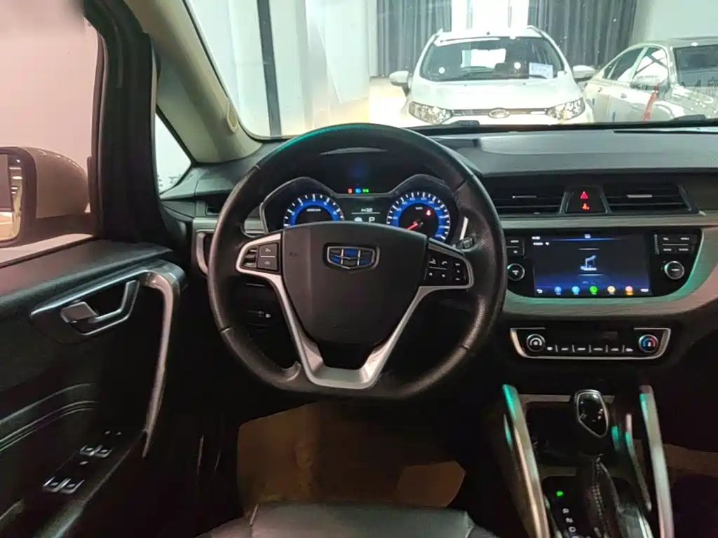 Geely Vision X3 2018 — фото 11