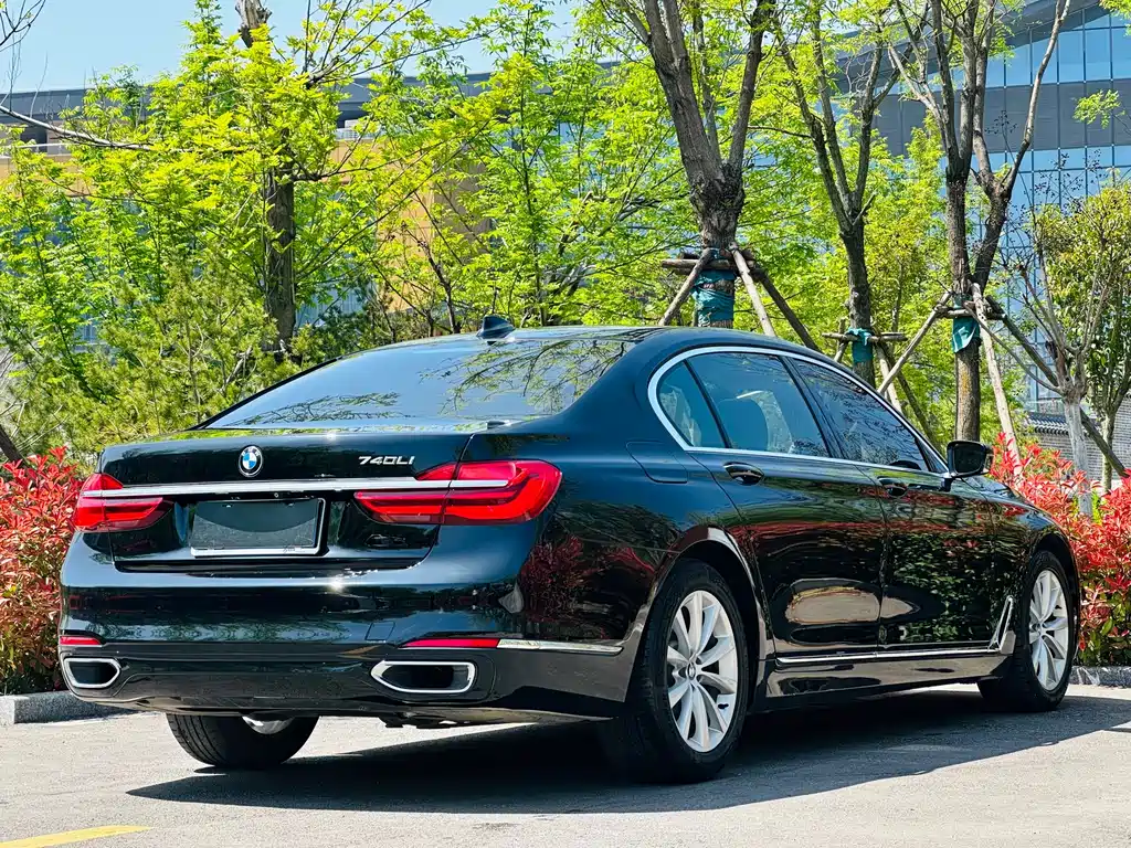 BMW 7 Series 2016 — фото 11