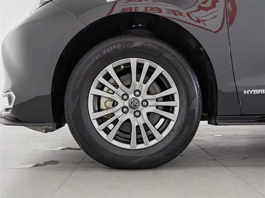 Toyota Sienna 2023 — фото 17