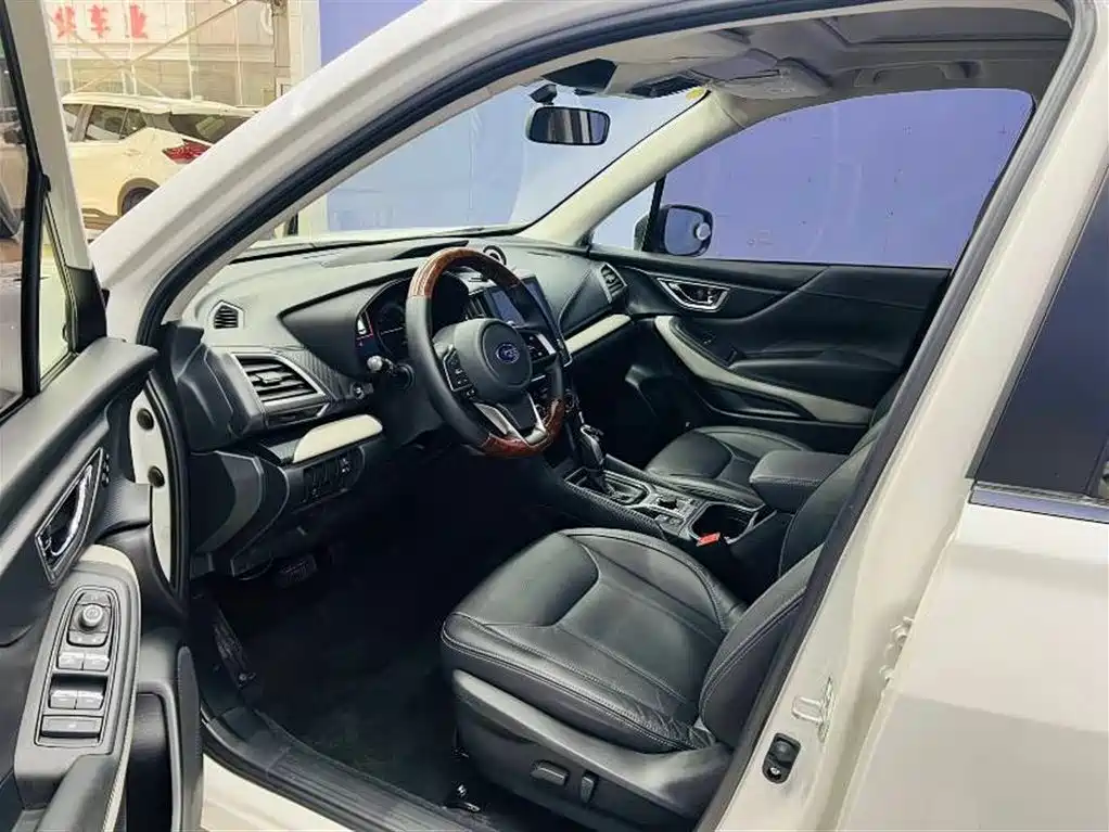 Subaru Forester 2023 — фото 9