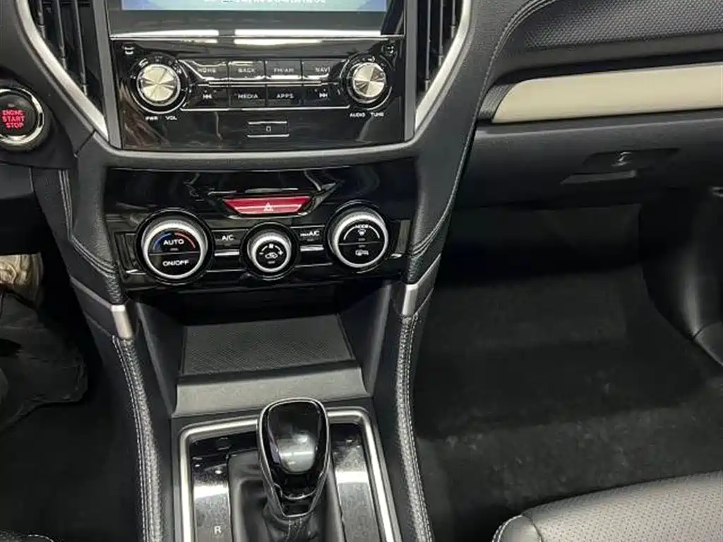 Subaru Forester 2023 — фото 12
