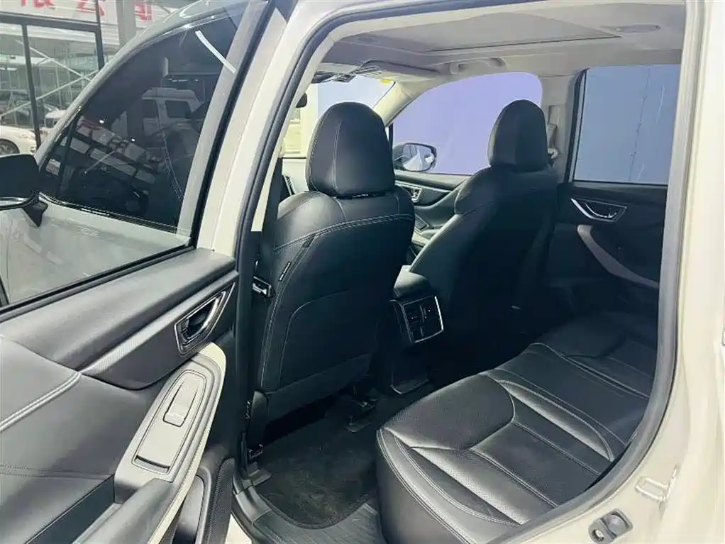 Subaru Forester 2023 — фото 10