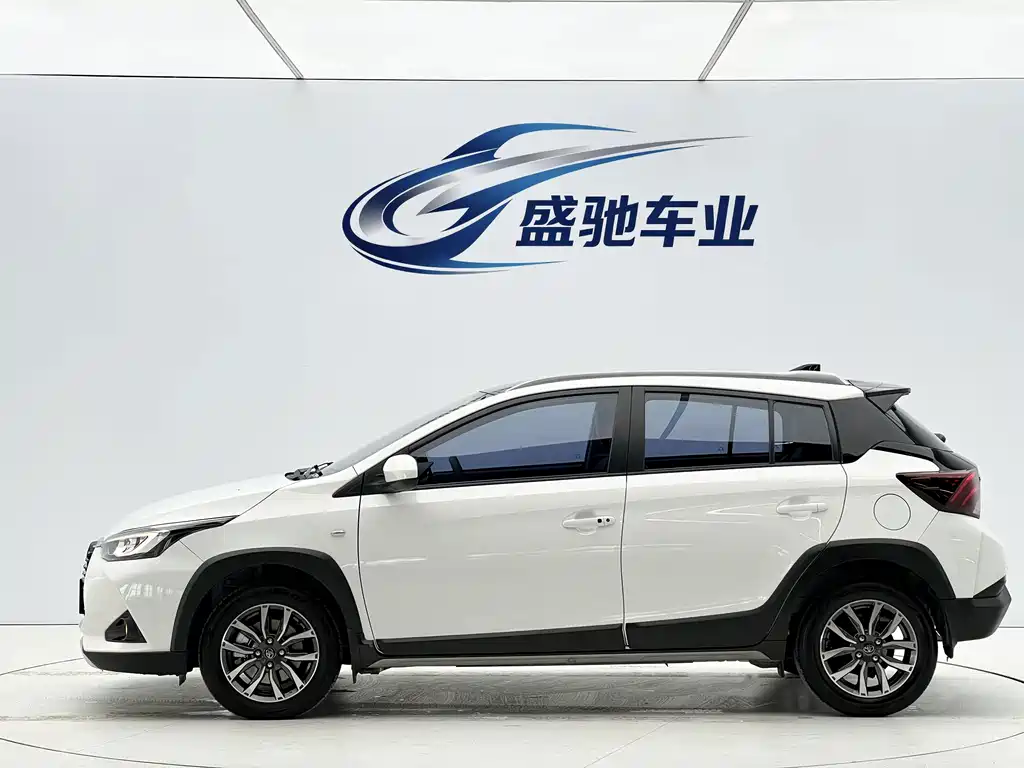 Toyota Yaris L 2022 — фото 7