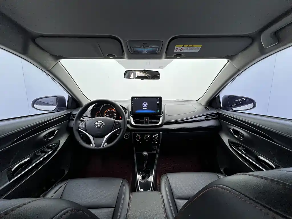 Toyota Yaris L 2022 — фото 11