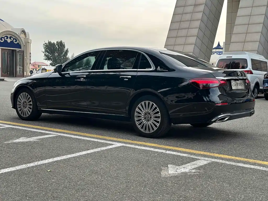 Mercedes-Benz E-Class 2021 — фото 17