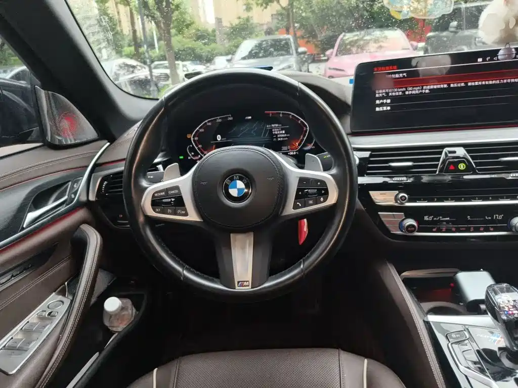 BMW 5 Series 2022 — фото 11