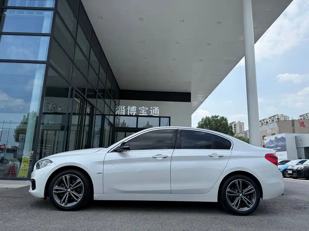 BMW 1 Series 2018 — фото 10