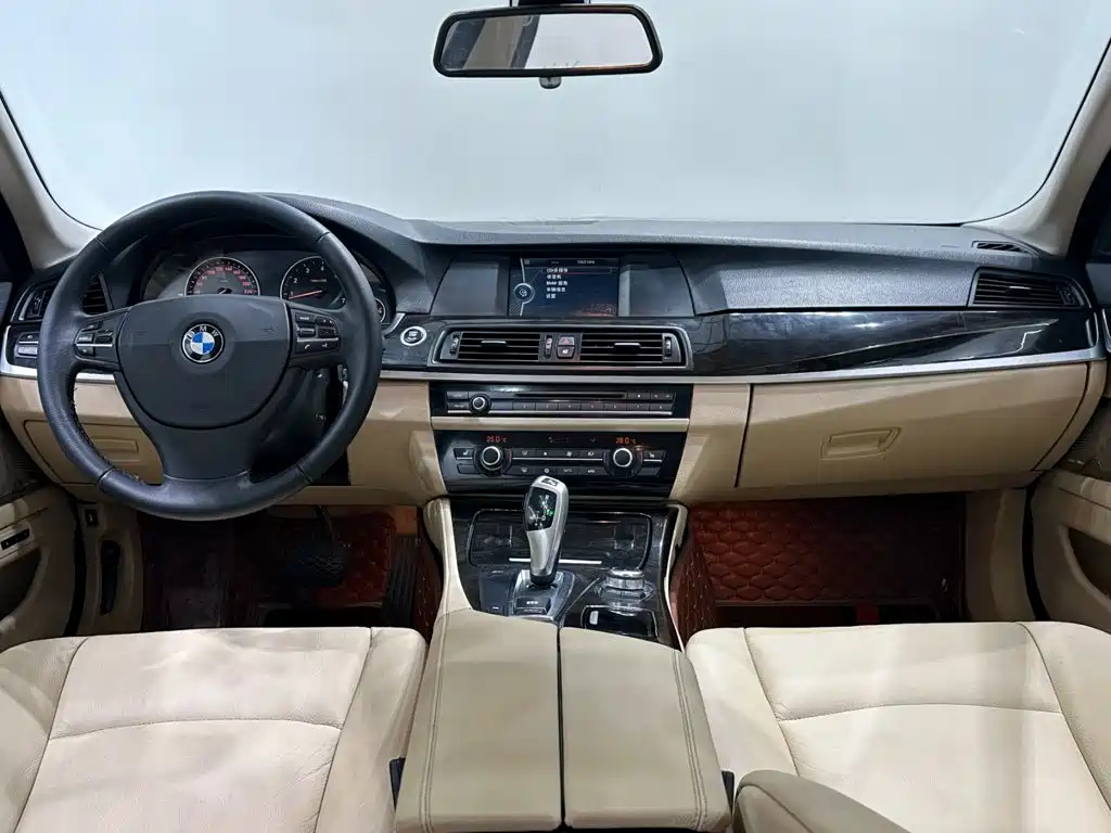 BMW 5 Series 2012 — фото 9