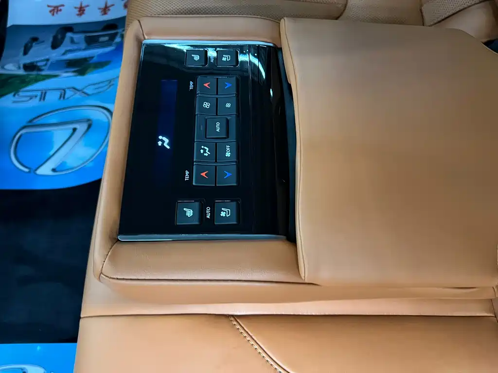 Lexus LX 2018 — фото 22