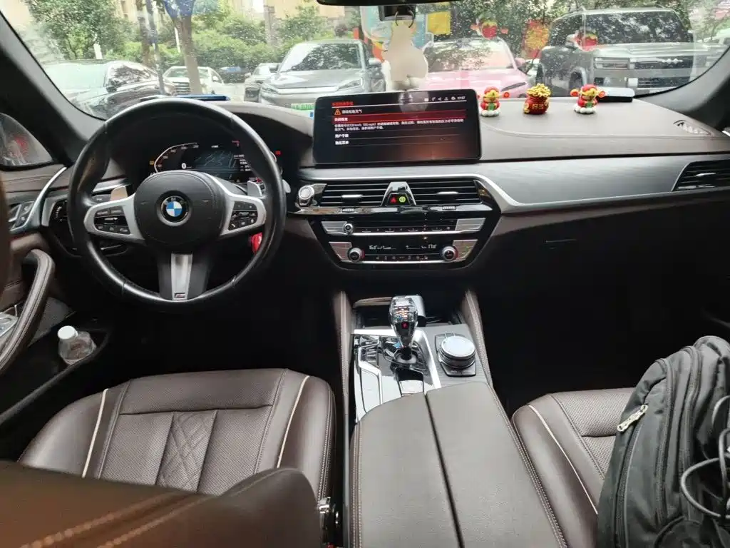 BMW 5 Series 2022 — фото 10