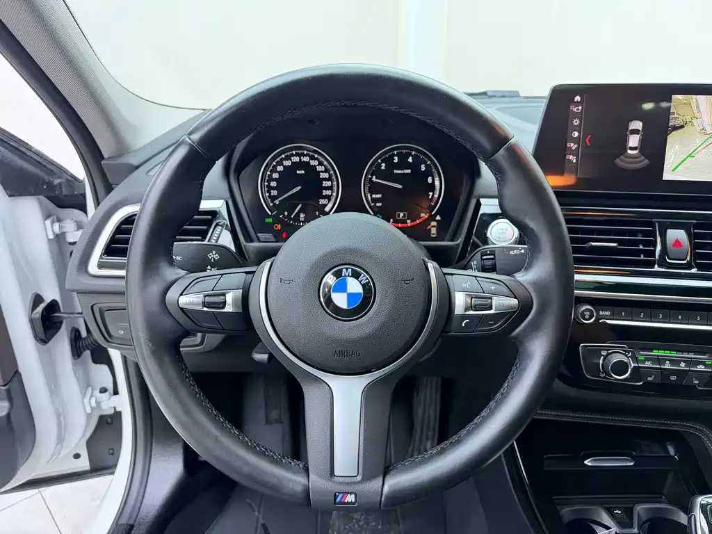 BMW 1 Series 2023 — фото 11