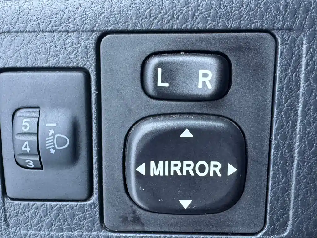 Toyota Yaris L 2022 — фото 11