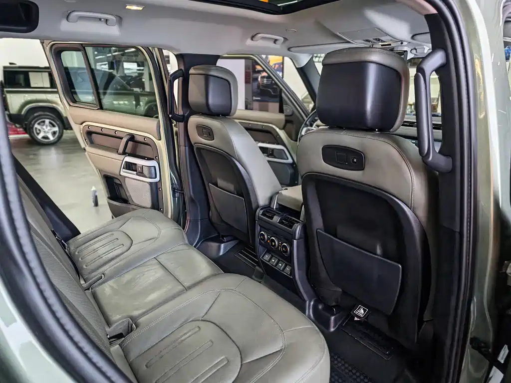 Land Rover Defender 2020 — фото 19