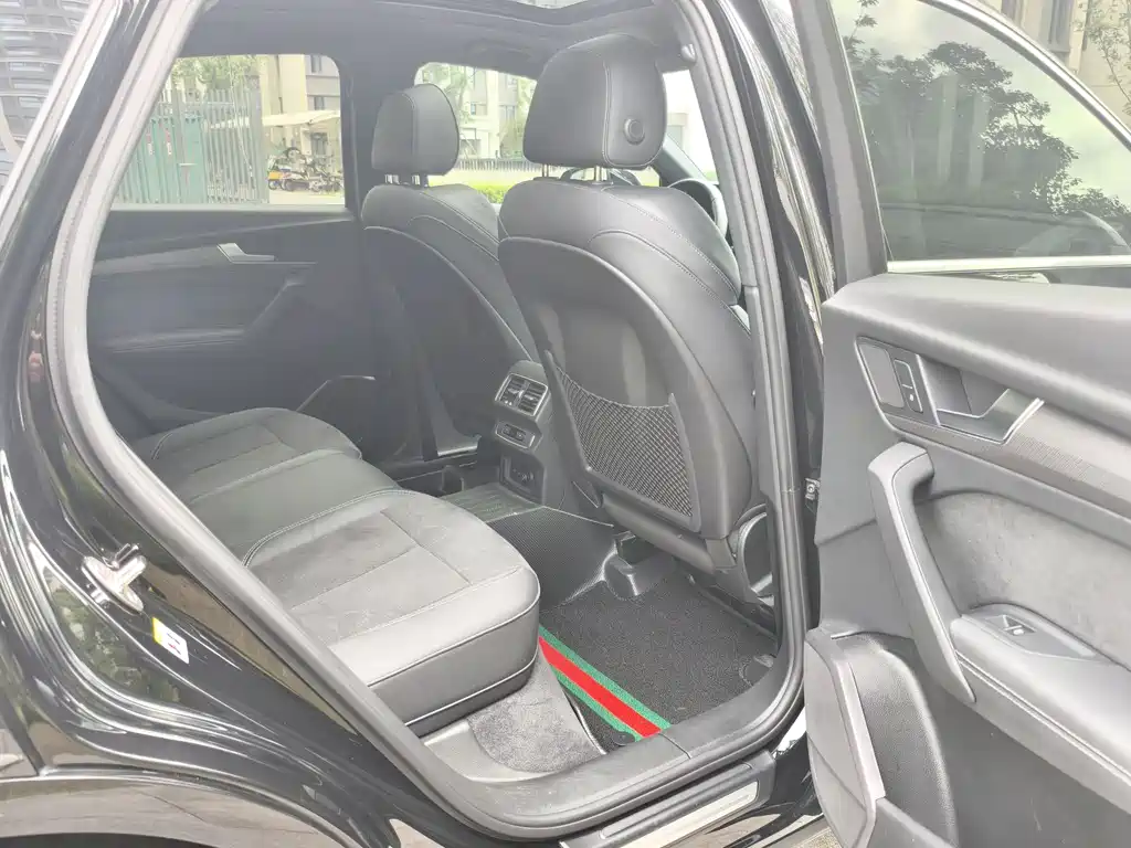 Audi Q5L Sportback 2022 — фото 11