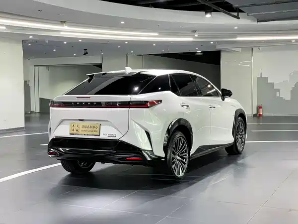 Lexus RZ 2023