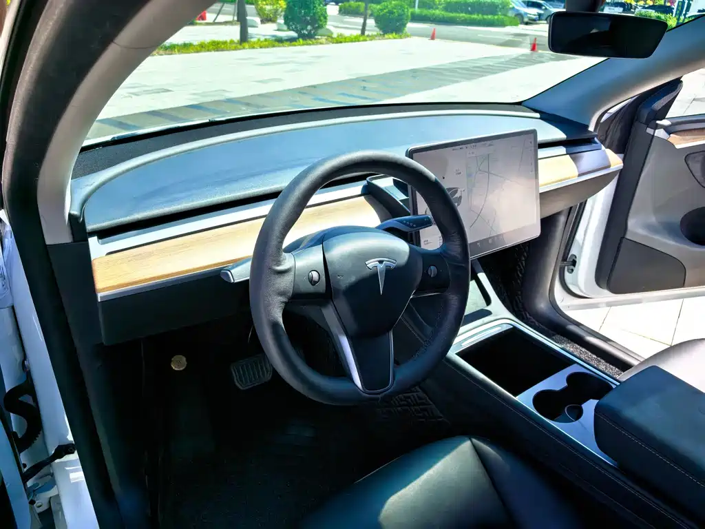 Tesla Model Y 2021 — фото 15