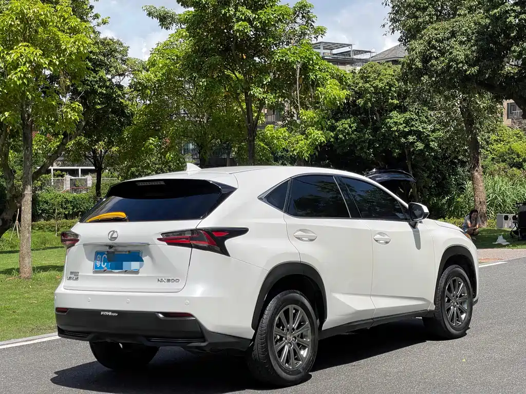 Lexus NX 2017 — фото 9