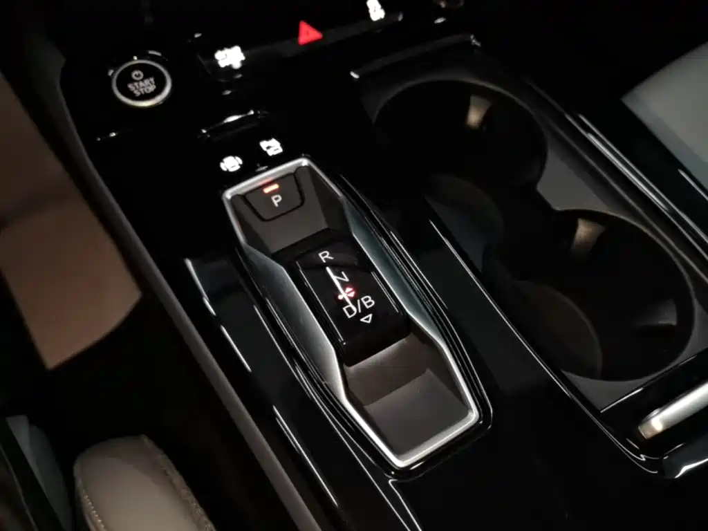 Audi Q6L e-tron 2025 — фото 14