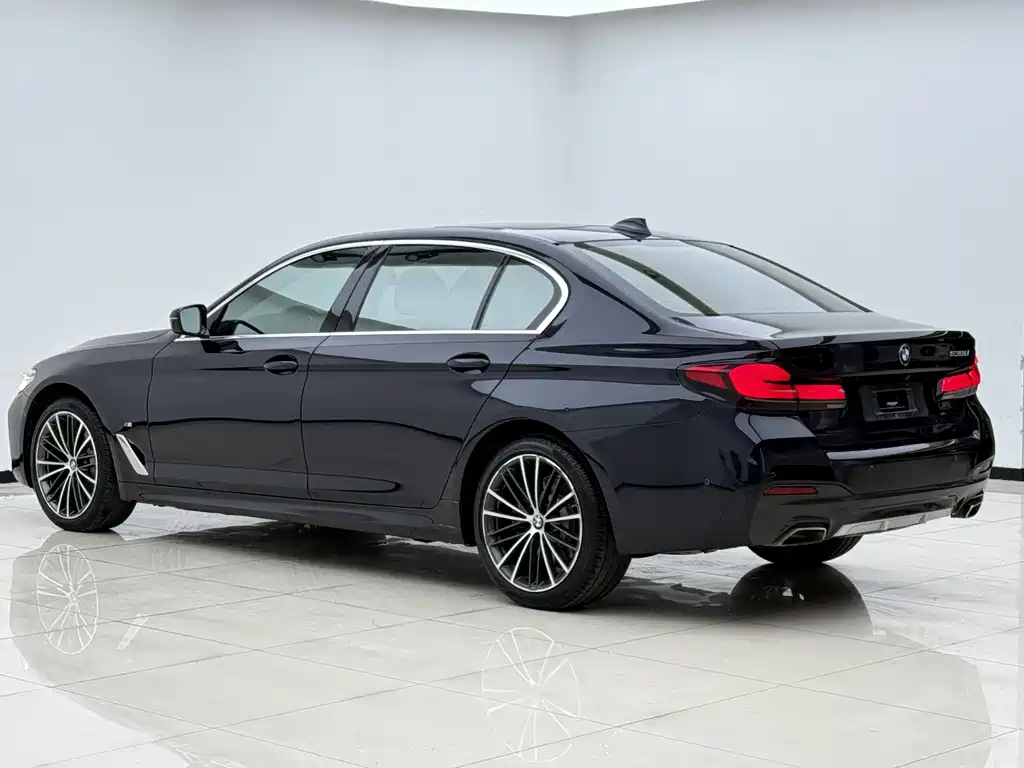 BMW 5 Series 2021 — фото 16
