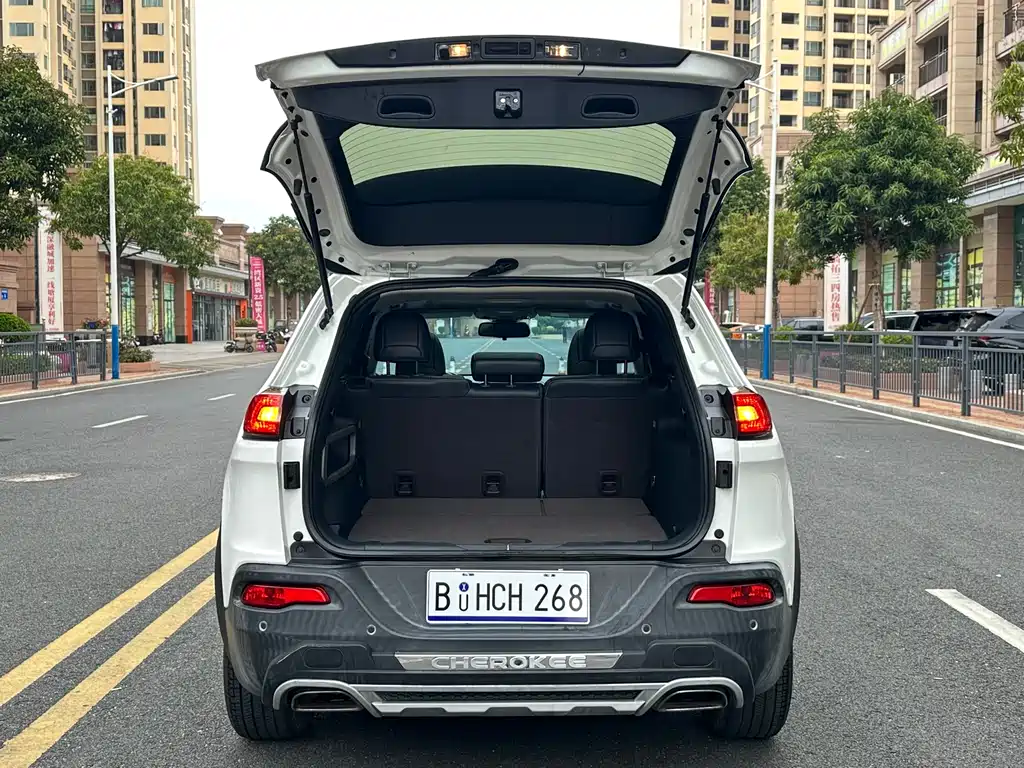 Jeep Cherokee 2016 — фото 15
