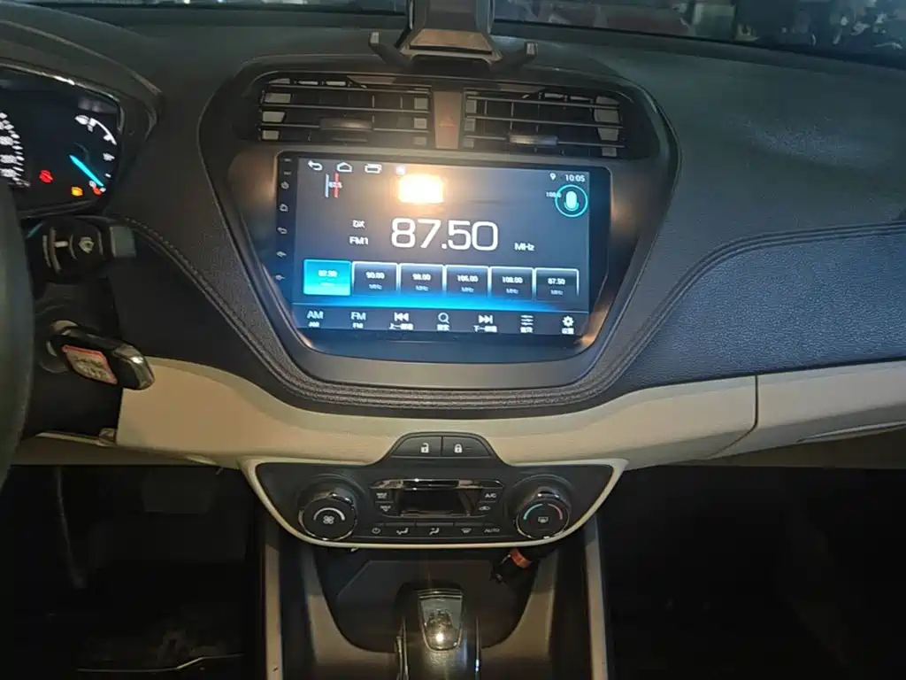 Ford Escort 2015 — фото 13