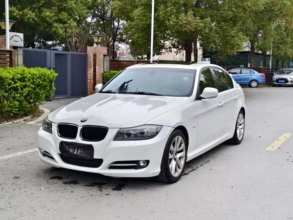 BMW 3 Series 2011 — фото 1