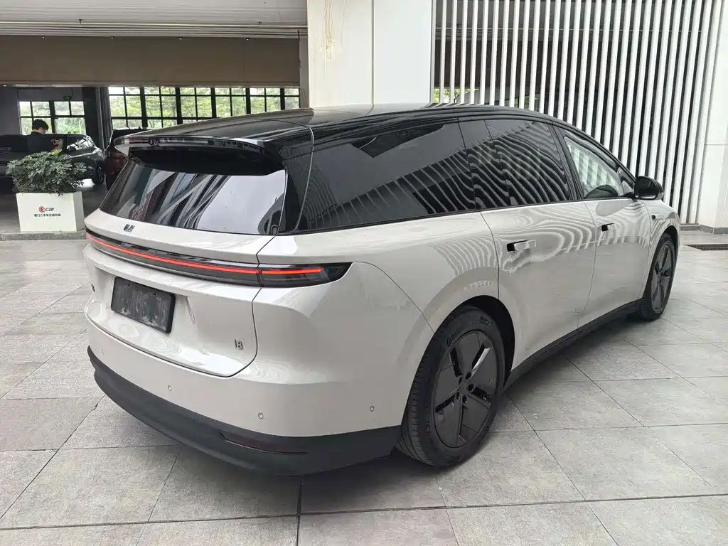 Li Auto i8 2025 — фото 9