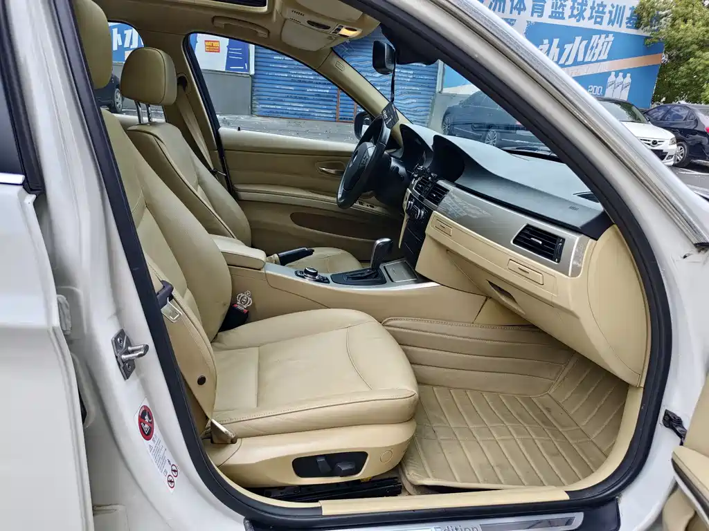 BMW 3 Series 2011 — фото 16