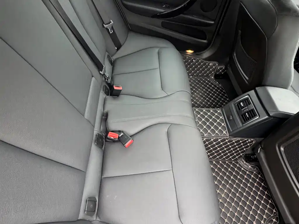 BMW 3 Series 2017 — фото 11