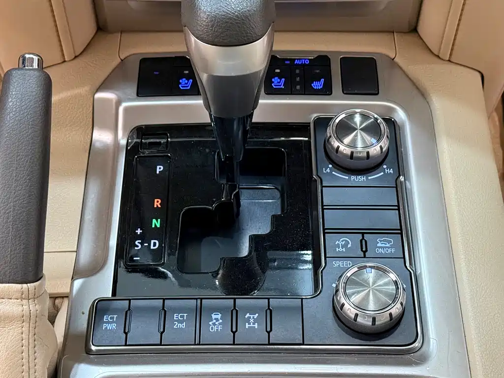 Toyota Land Cruiser 2018 — фото 6